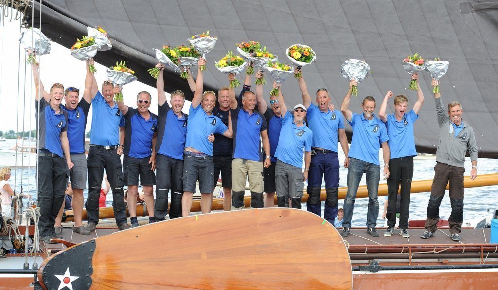 Bloemen voor de SKS kampioenen 2015