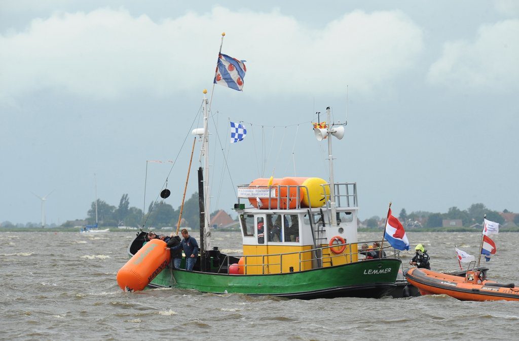 De boeien gaan weer terug aan boord van startschip De Zevenwolden