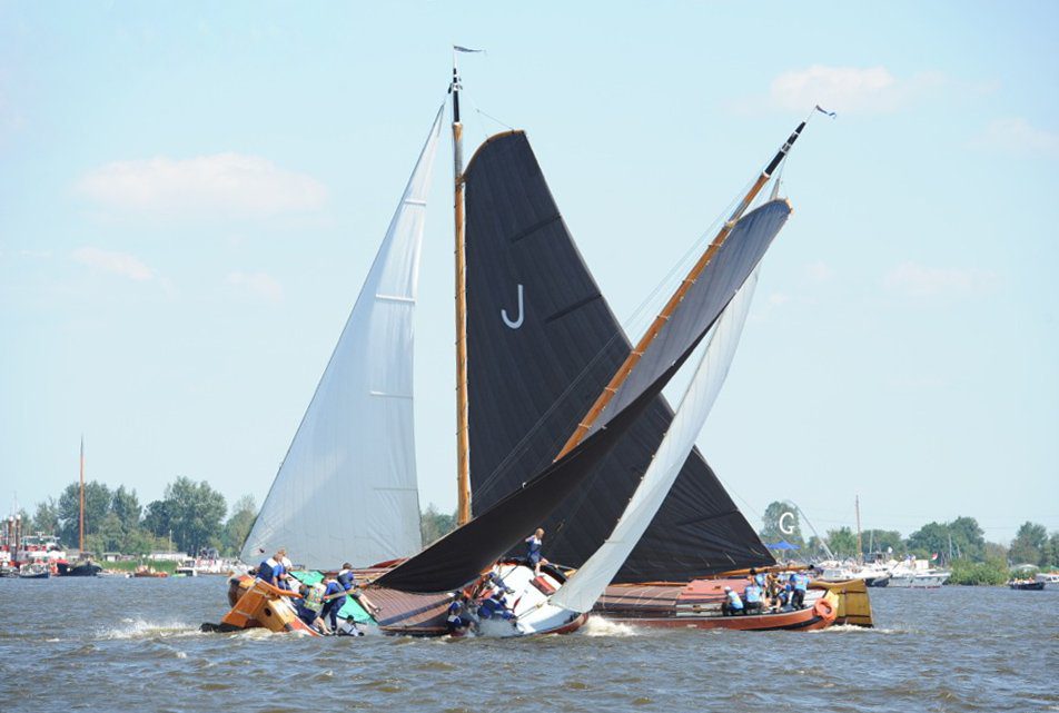 D'Halve Maen in achtervolging op koploper Joure