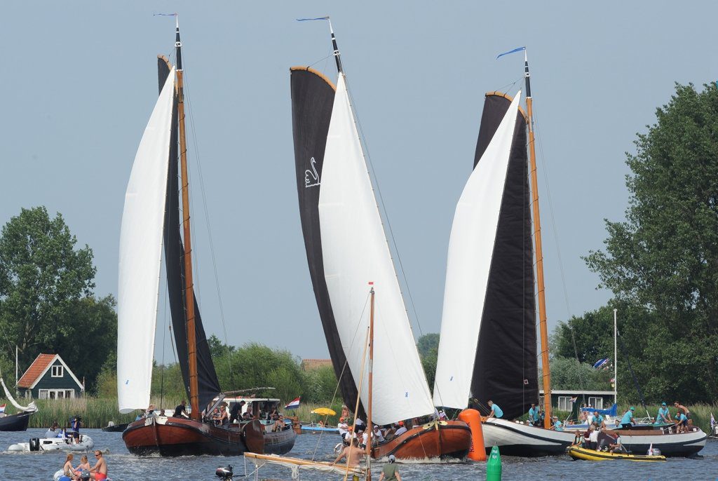 Langweer pakte vlak voor de finish de koppositie weer terug