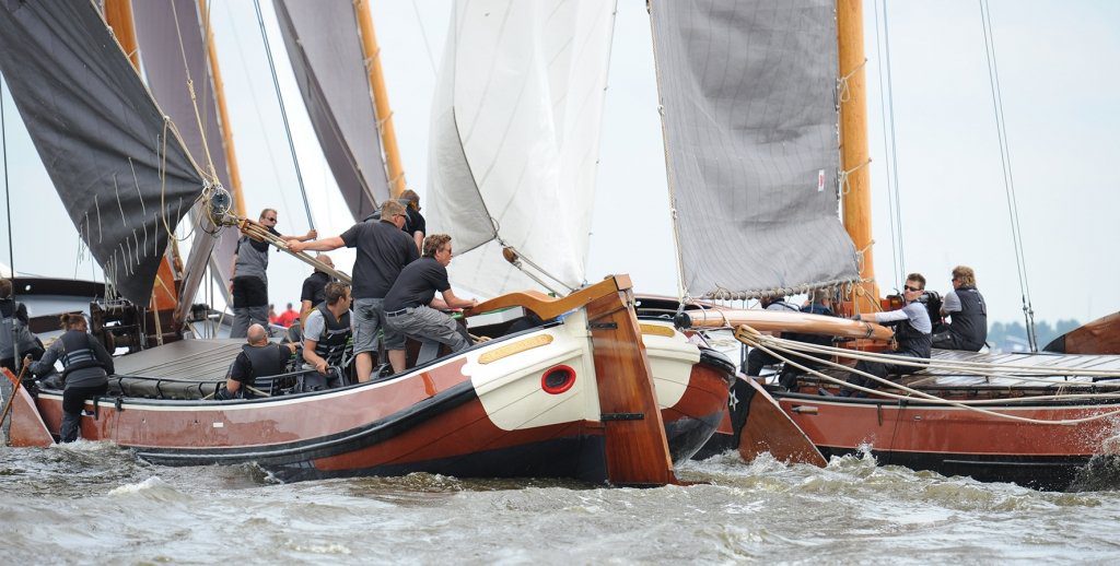 Drachten (r) probeerde ruimte te vinden ten koste van Woudsend (l)