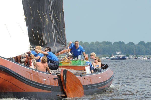 Spanning aan boord van het Grouster skûtsje