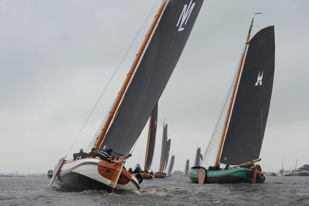 It Doarp Huzum en De Sneker Pan zeilden in de achterhoede