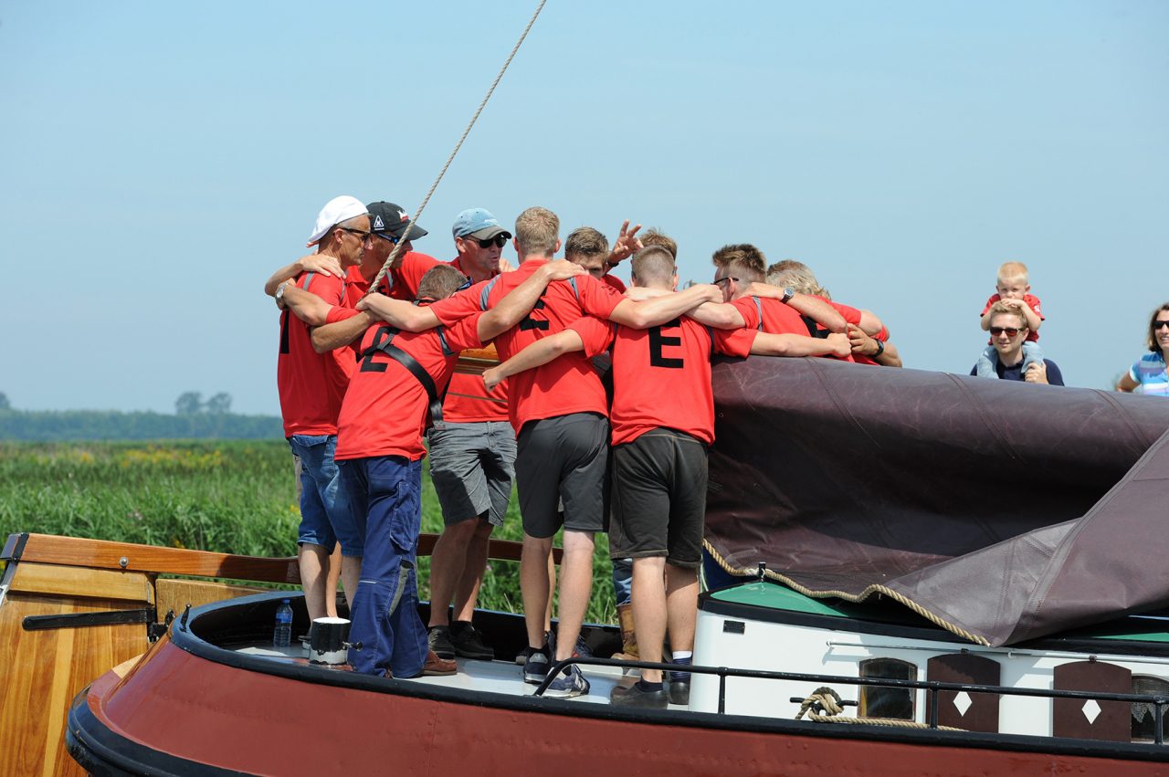 Teambespreking voor de start, 2014