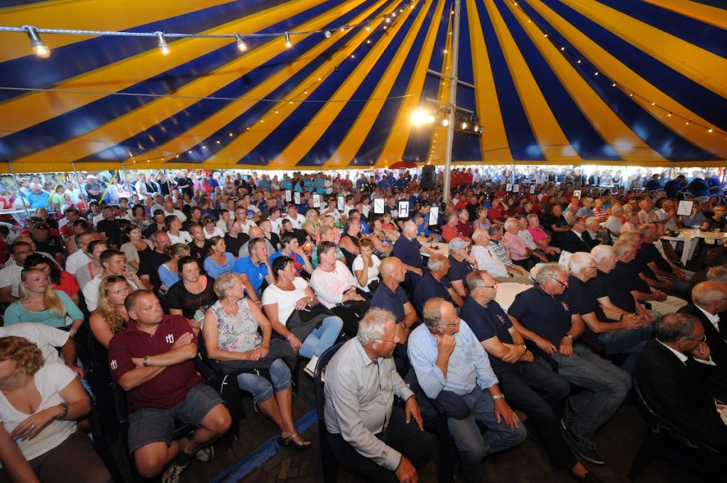 Grote publieke belangstelling voor opening SKS kampioenschap 2013