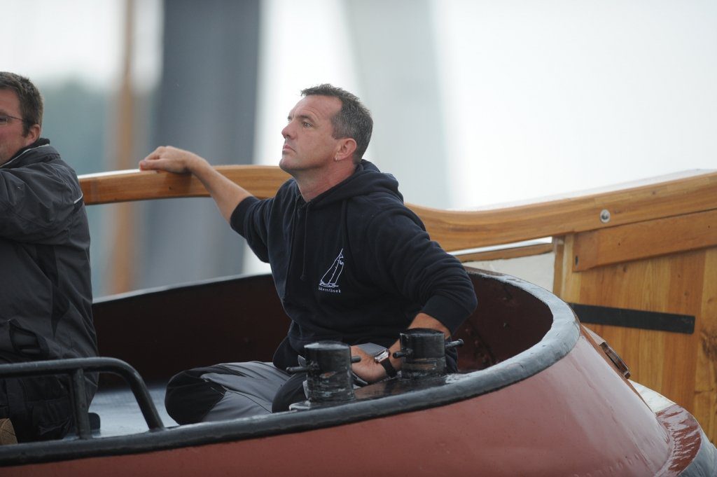 Schotenman Gertjan Mulder aan het roer van de Súdwesthoek