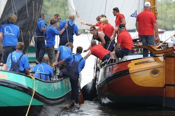 Weinig ruimte op het nauwe water bij Earnewâld