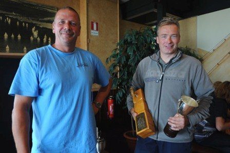 Winnaar Rimmer van Netten met VSB-penningmeester Hans Meetsma