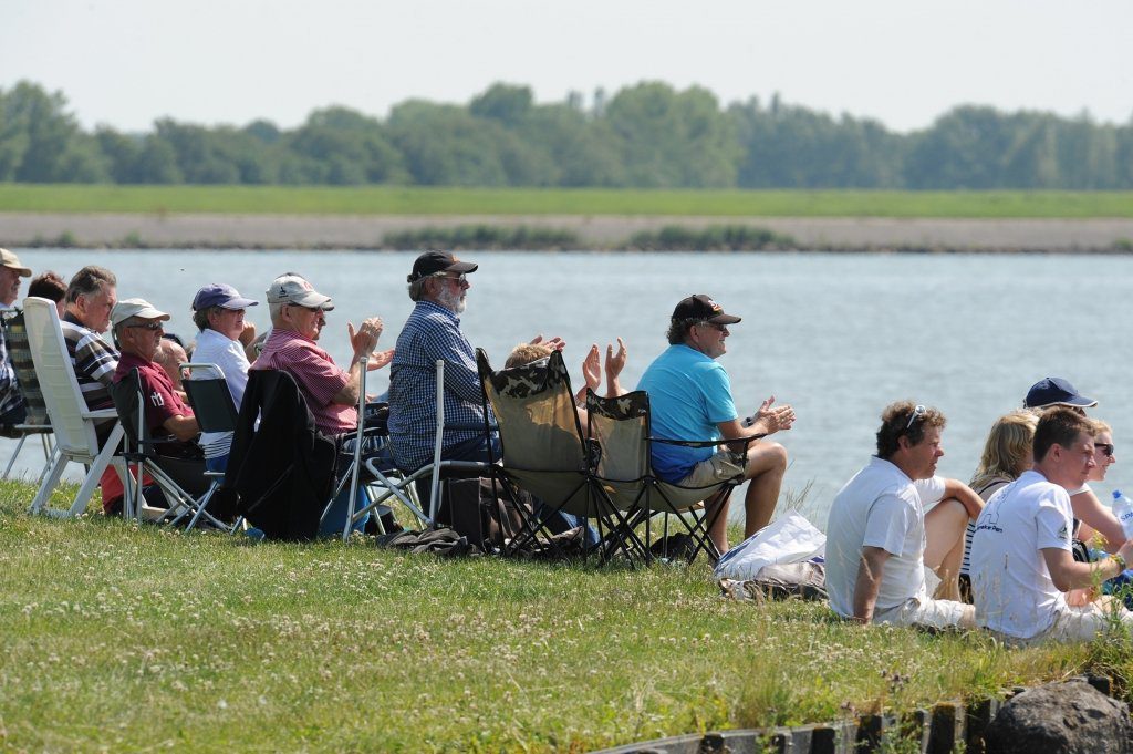 Toeschouwers genoten in de zon van de SKS Foarwedstriid