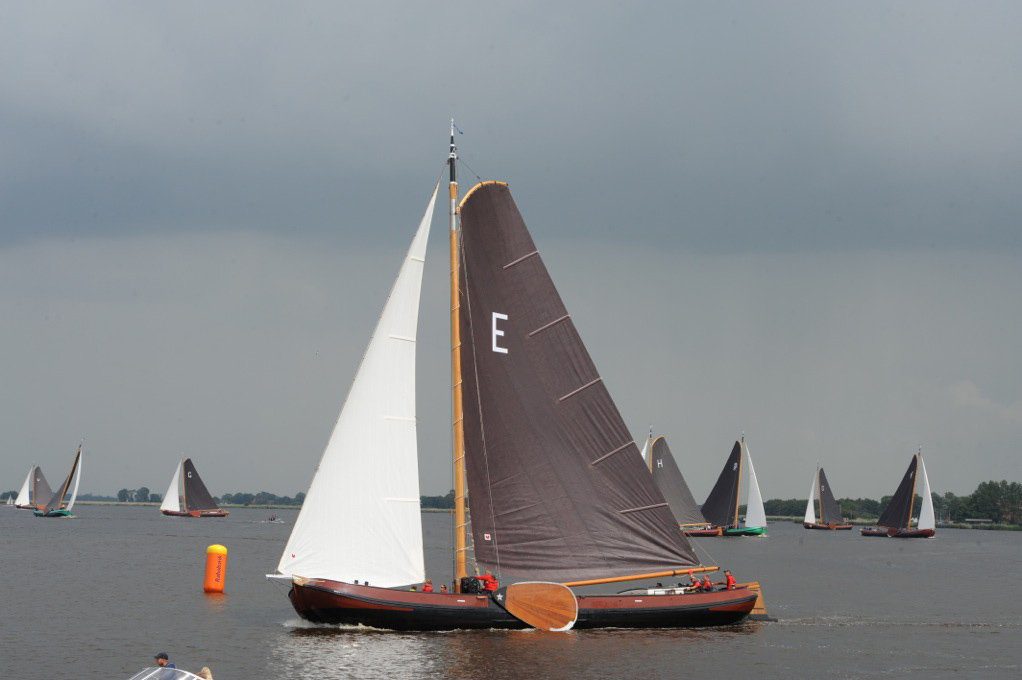 Earnewâld wint Jubileumwedstrijd Ljouwerter skûtsje