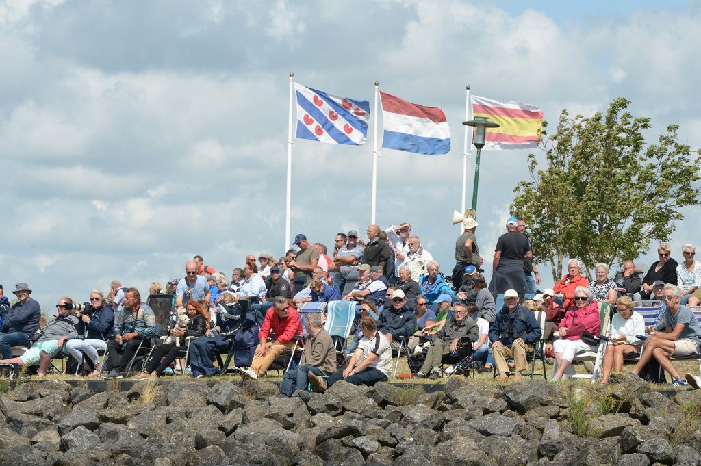 Het publiek wil niets missen van de spannende strijd