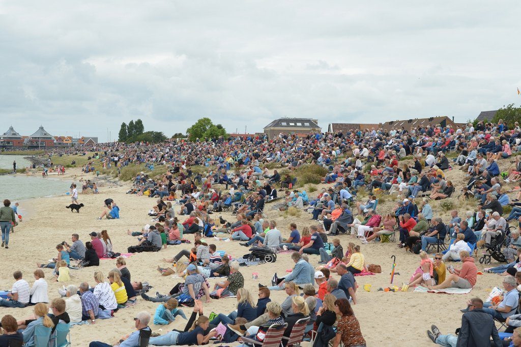 De IJsselmeerdijk, de grootste sporttribune van Fryslân