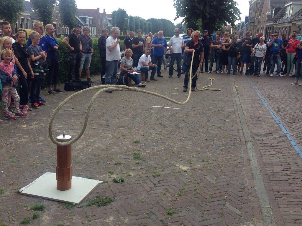 Auke de Groot (Stavoren) deed het Touwwerpen even voor