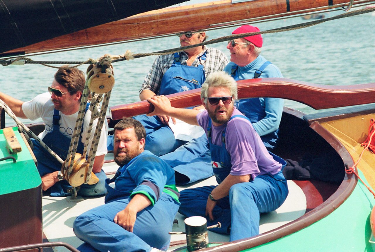 Schipper Jelle Reijenga op het Lemster skûtsje, 1991