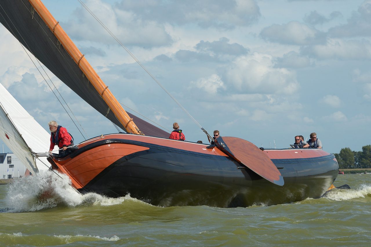 Ale Zwerver, 'skoanheit' van de schipper, links op de uitkijk, 2019