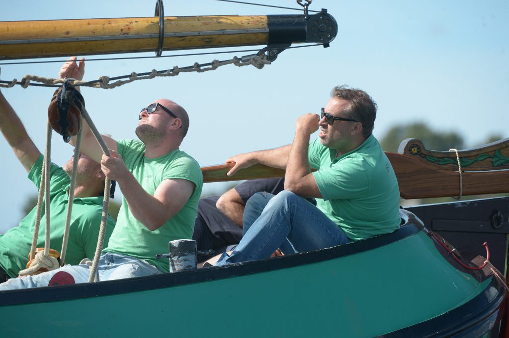 De Sneker Pan met Hilbert Jan Kroon aan het helmhout