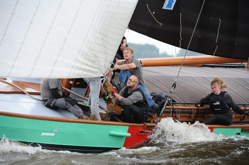 Fokkenist, voorhouders en peilster op het Langwarder skûtsje