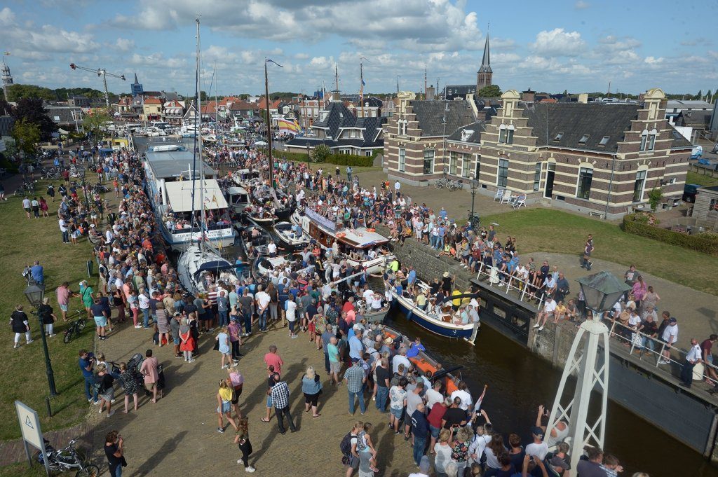 Na de wedstrijd volop gezelligheid in de Lemster sluis