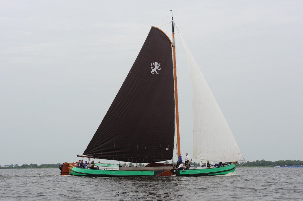 Ljouwerter skûtsje met team Interpolis 3 in actie