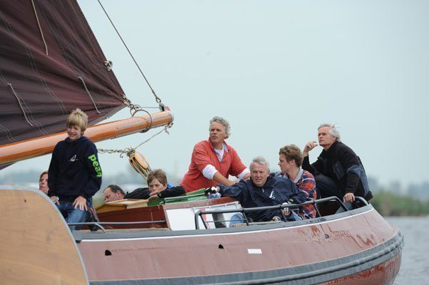 Jan Feike Hoekstra (voorzitter SKG) als schipper van Grou
