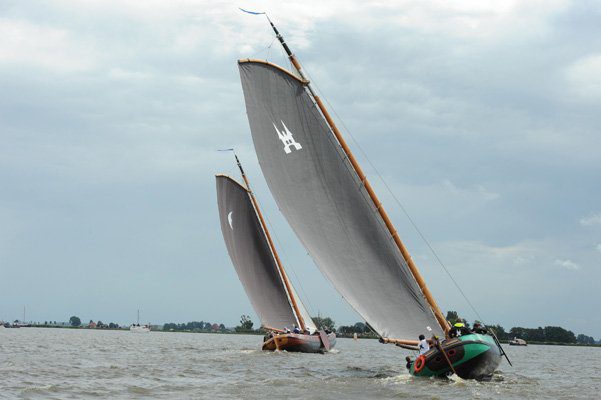 De Sneker Pan in achtervolging op d'Halve Maen