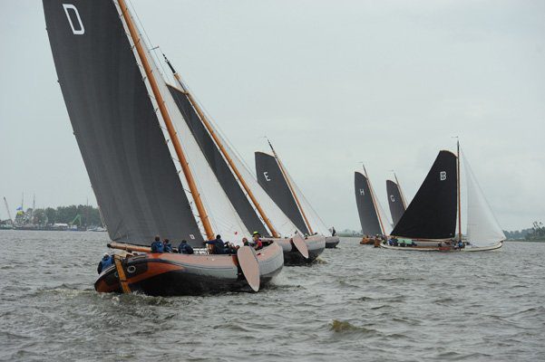 Drachten, Joure, Earnewâld en Bolsward strijdend om plek 5, daarvoor Heerenveen en Grou op plek 3 en 4