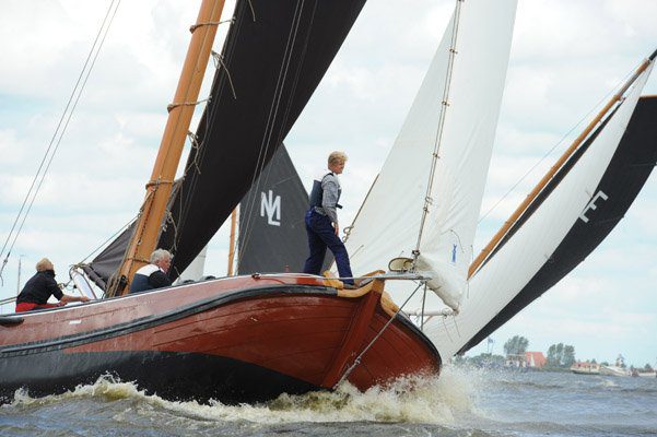 Joop Mink jr. op de uitkijk van d'Halve Maen