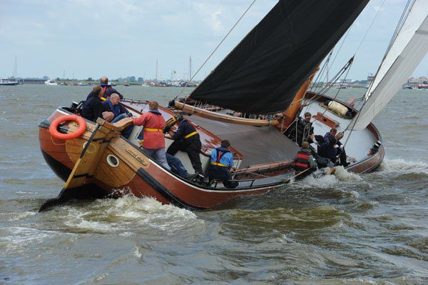 Joure zeilde superieur en won de wedstrijd in de baai van Lemmer