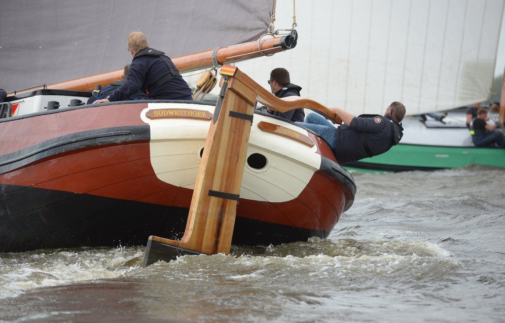 Zwaar werk voor 'schipper' Barry Hofman aan boord van de Súdwesthoek