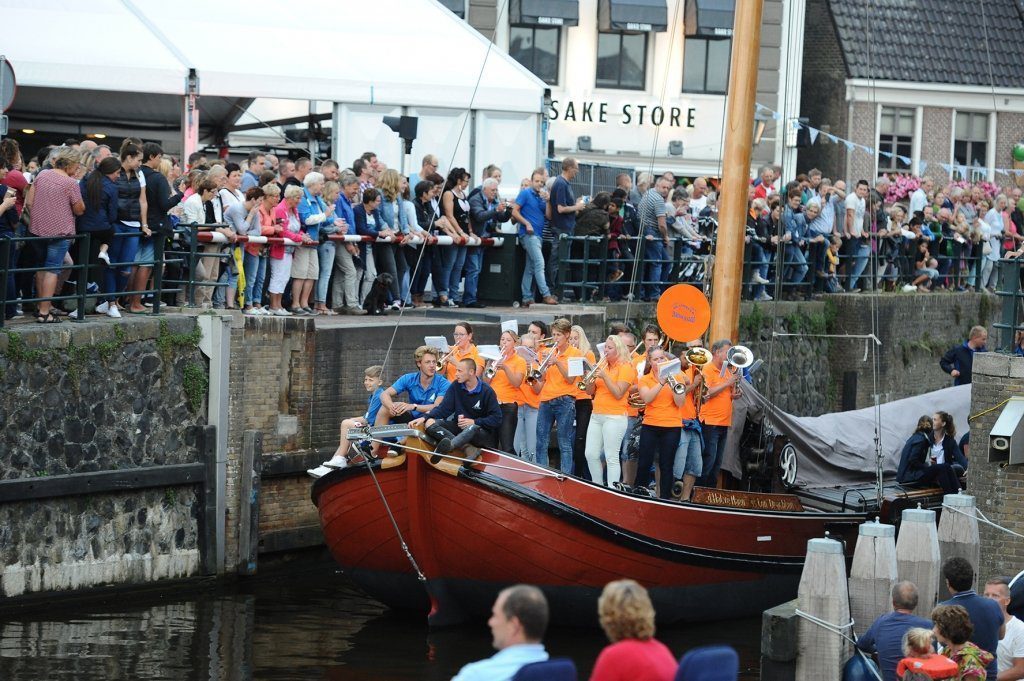 Muziek aan boord van skûtsje d'Halve Maen (Drachten)