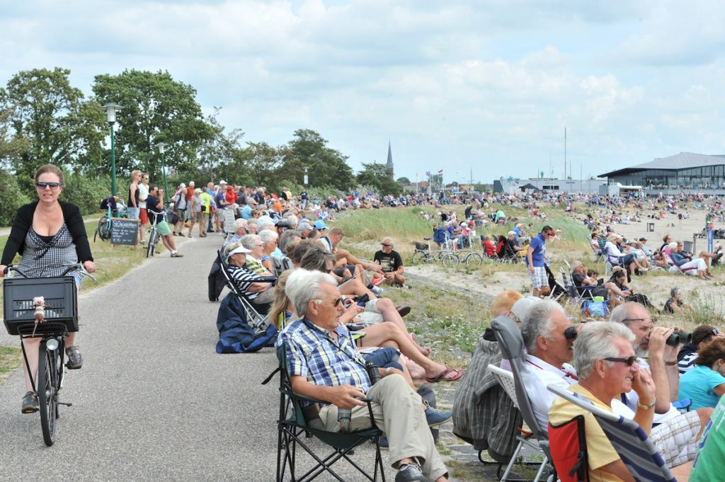 ...en vanaf de dijk bij het strand