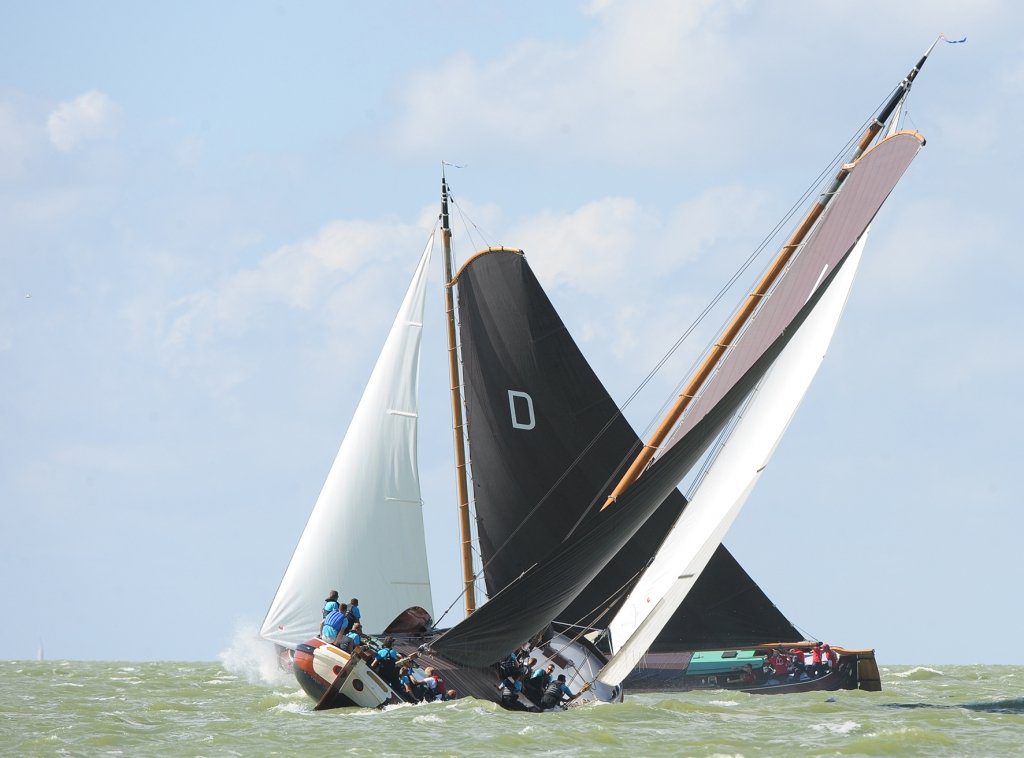 Woudsend en Drachten batsen in het achterveld tegen de golven