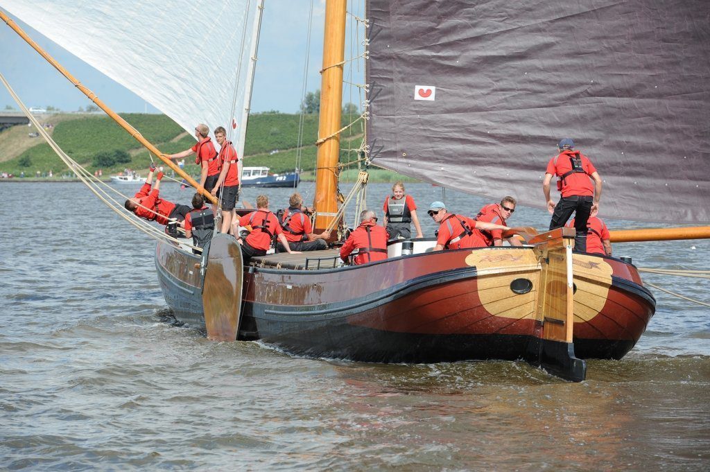 Earnewâld breidde voor de wind de voorsprong uit