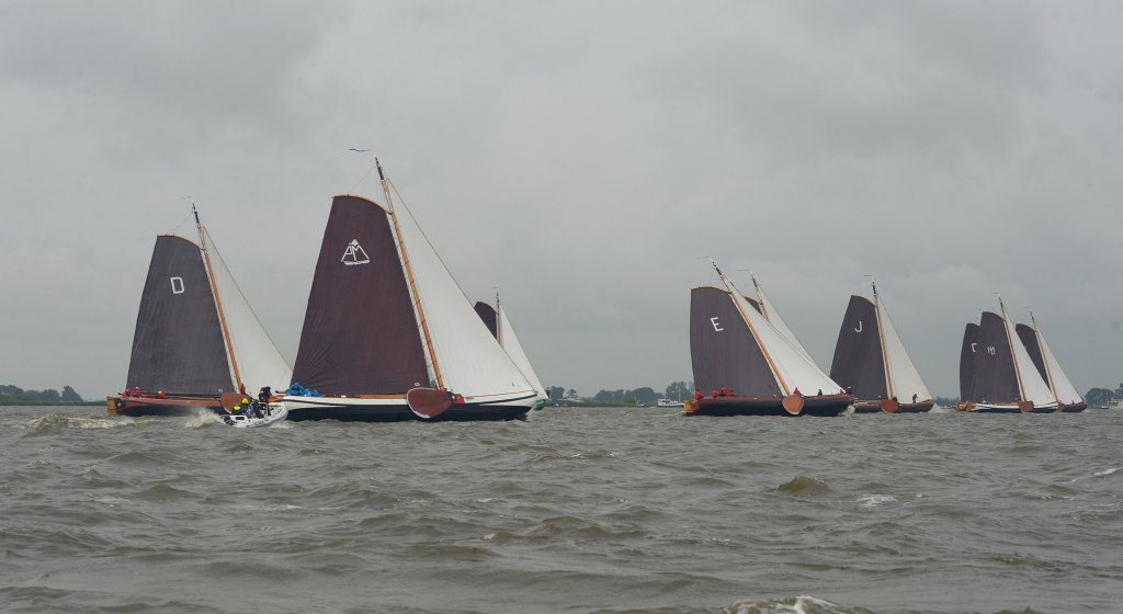 Heerenveen gaat helemaal onderin (uiterst rechts) van start