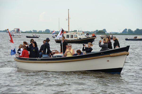 De schippersvrouwen volgden de wedstrijd van dichtbij