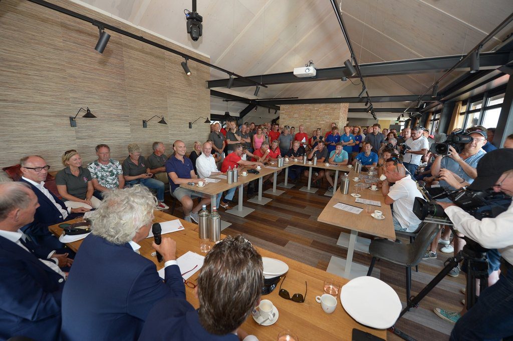 Routebespreking in Het Theehuis