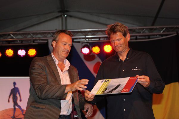 De eigenarencommissie van de Sneker Pan kreeg de provinciale stimuleringsprijs 2010 uitgereikt