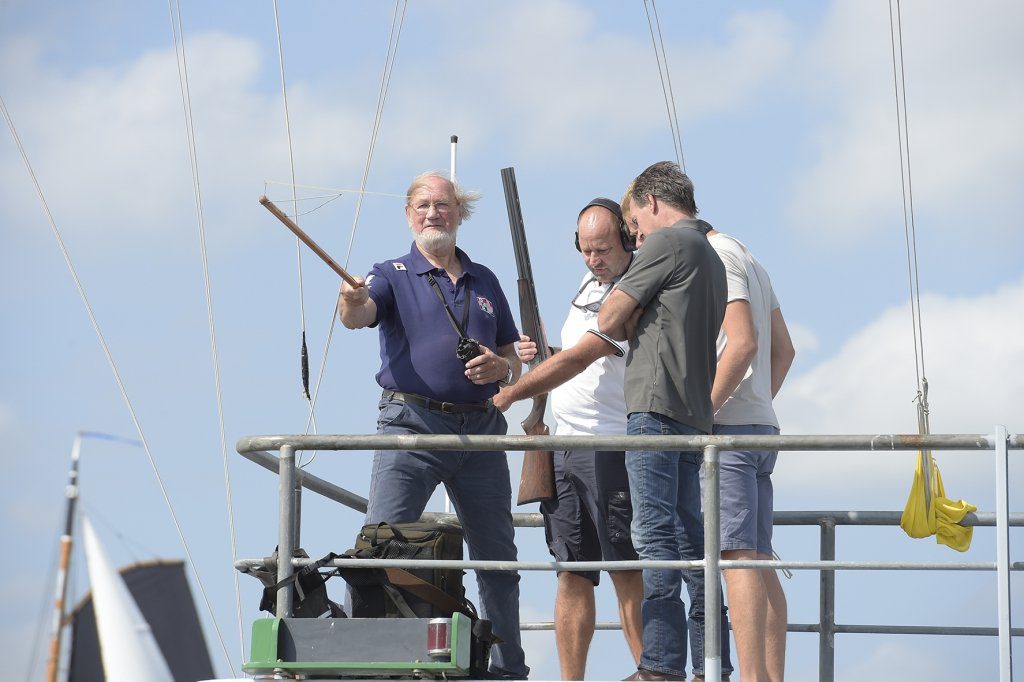 Links wedstrijdleider Gerlof van Wieren