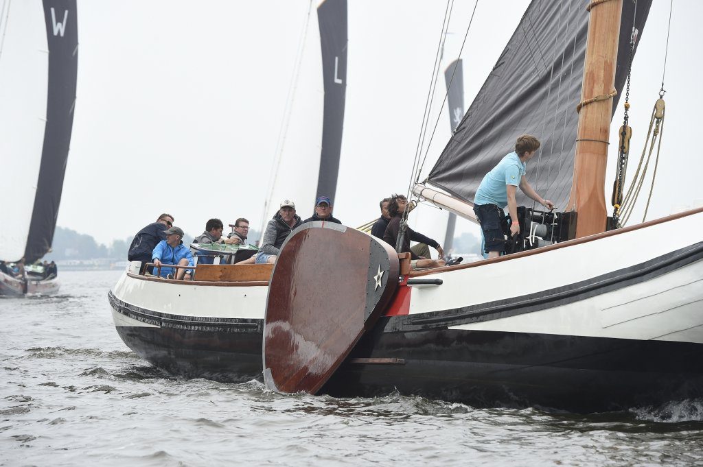 Team ABD Renault aan boord van Akkrum