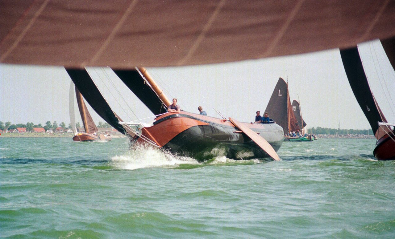 Skûtsje van Stavoren op het IJsselmeer, 1993